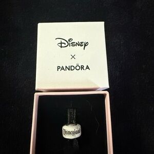 Disneyland 70th White Murano Disneyland
Pandora Charm